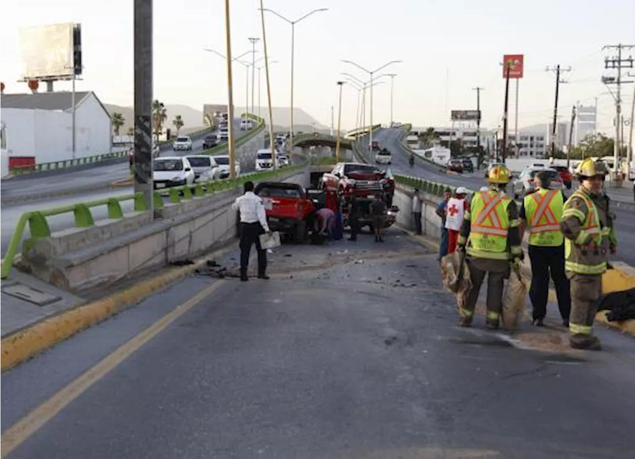 Volcadura y accidente causan caos en el distribuidor Venustiano Carranza de Saltillo