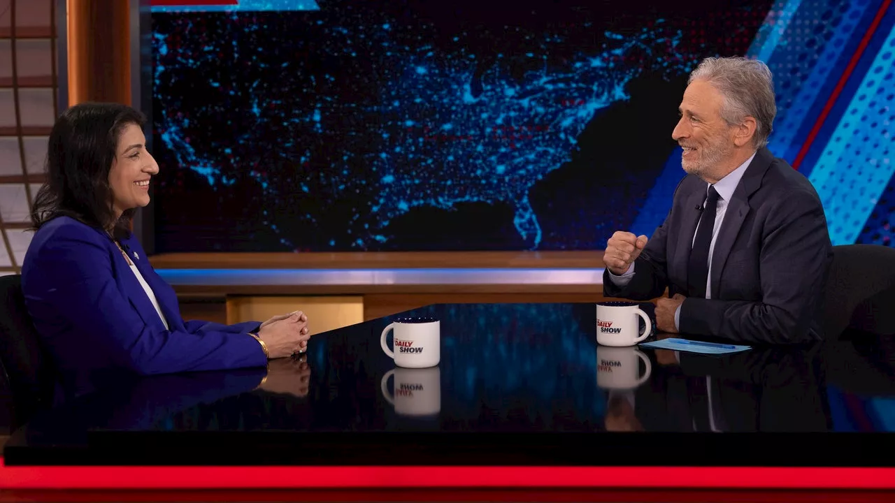 Jon Stewart accuses Apple of controlling content and stifling speech