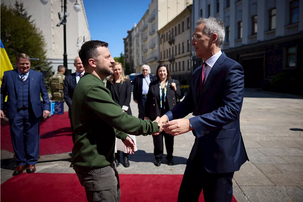 Stoltenberg in Ucraina, dall'ingresso di Kiev nella Nato alle armi: cosa ha detto