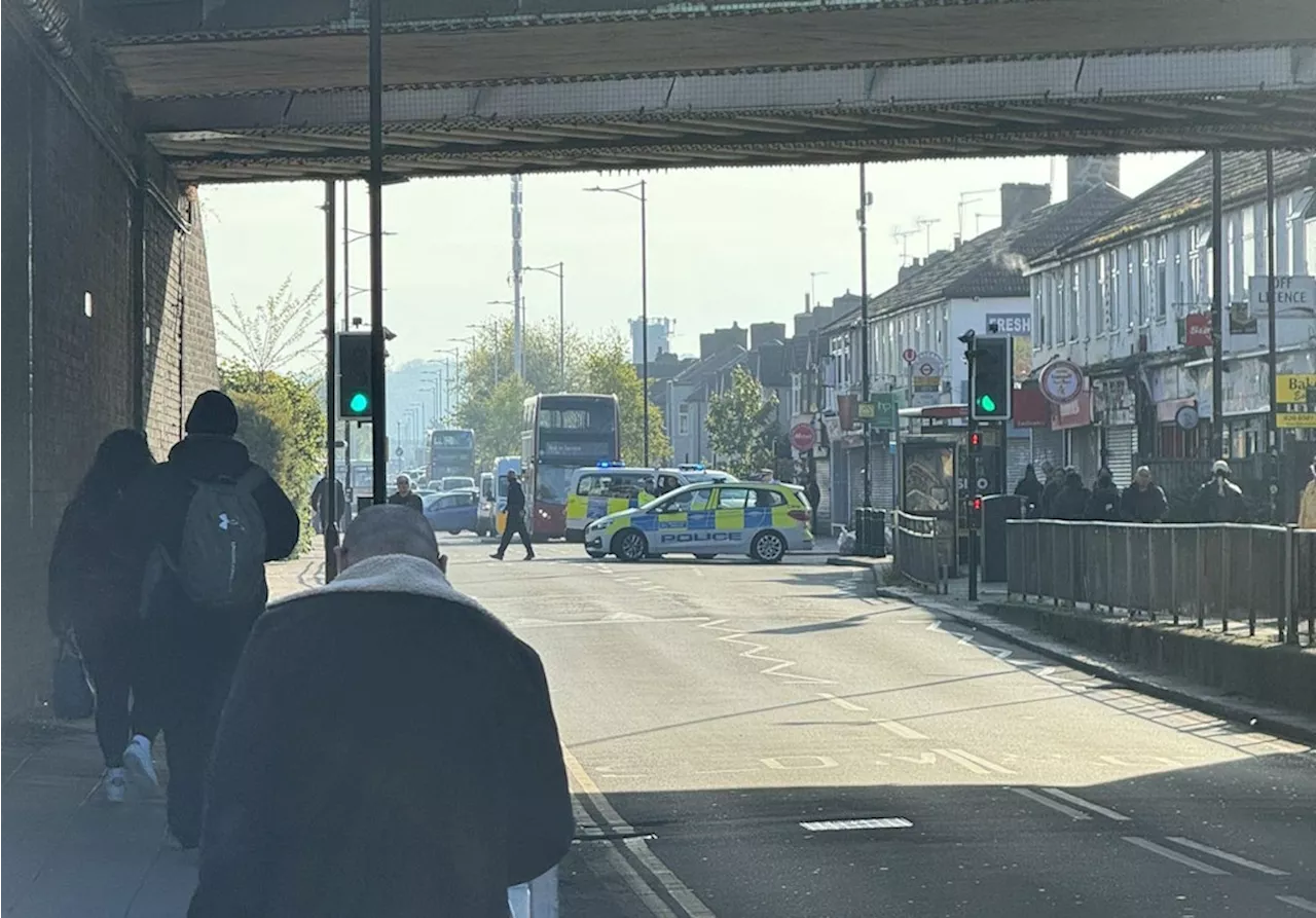 Schwertattacke in London: Fünf Menschen verletzt, Mann festgenommen