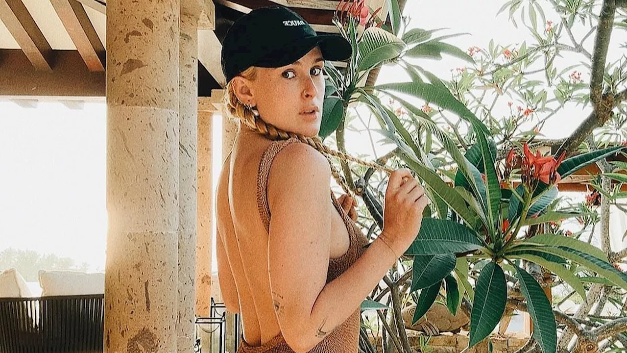 Rumer Willis displays her stunning bikini body during family getaway to Mexico