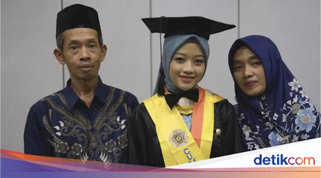 Cerita Anak Buruh Ukir Lulus S2 di UGM, Sempat Dilarang Kuliah Karena Biaya