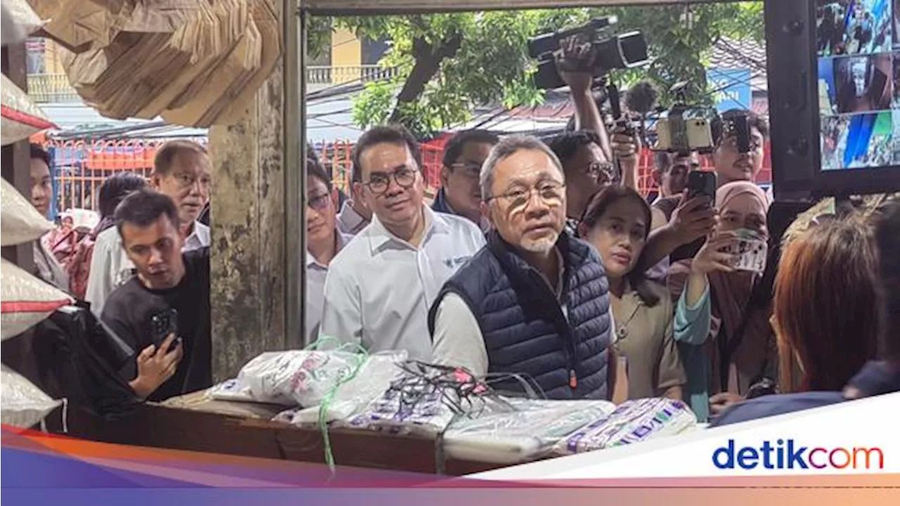 Blusukan ke Pasar Palmerah, Zulhas: Ayam Terlalu Murah, Gula Mahal!