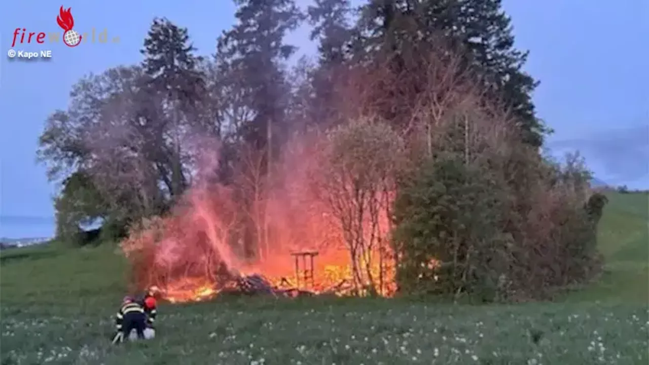 Schweiz: Stillgelegte Kapelle geht bei Corcelles-Cormondrèche (Neuenburg) in Flammen auf