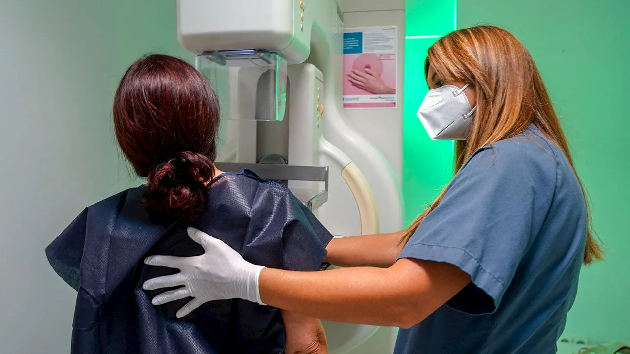 Mammogram screening to detect breast cancer should now start at 40, panel says