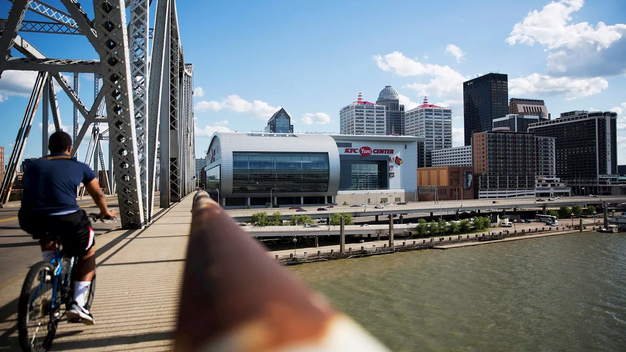 Democratic mayor joins Kentucky GOP lawmakers to celebrate state funding for Louisville