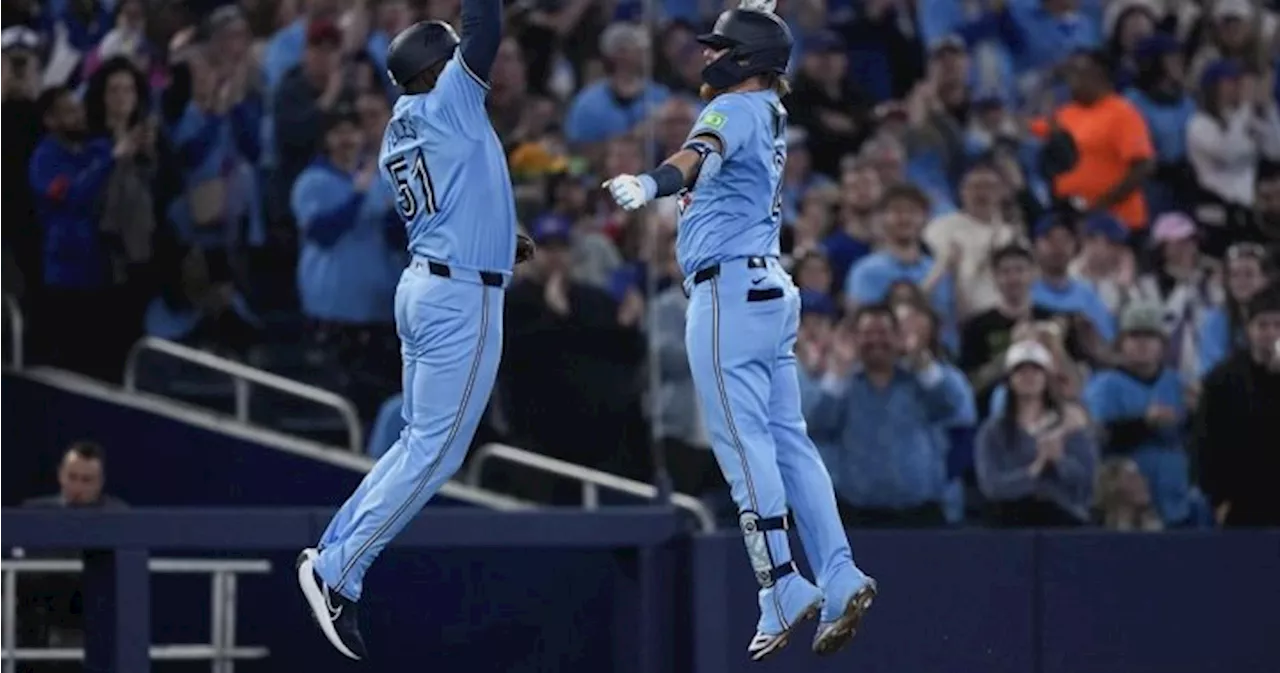 Turner’s twin blasts power Jays past Royals 6-5