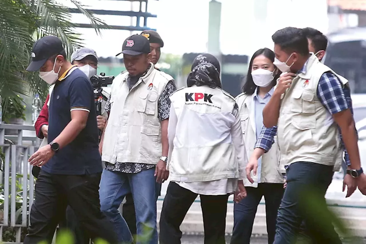 KPK Geledah Ruang Kerja Sekjen DPR Indra Iskandar