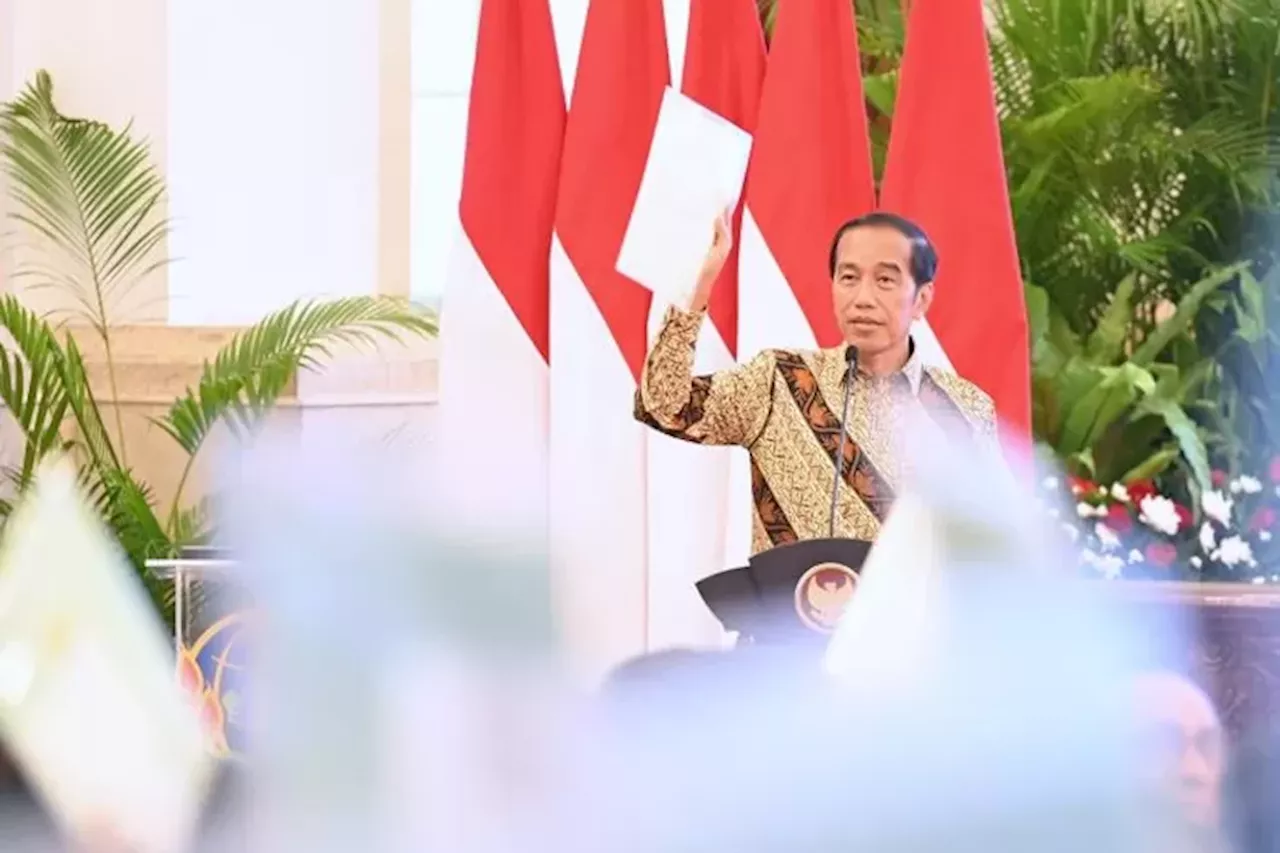 Presiden Joko Widodo Serahkan 10.323 Sertifikat Tanah Elektronik Hasil Redistribusi Tanah di Banyuwangi