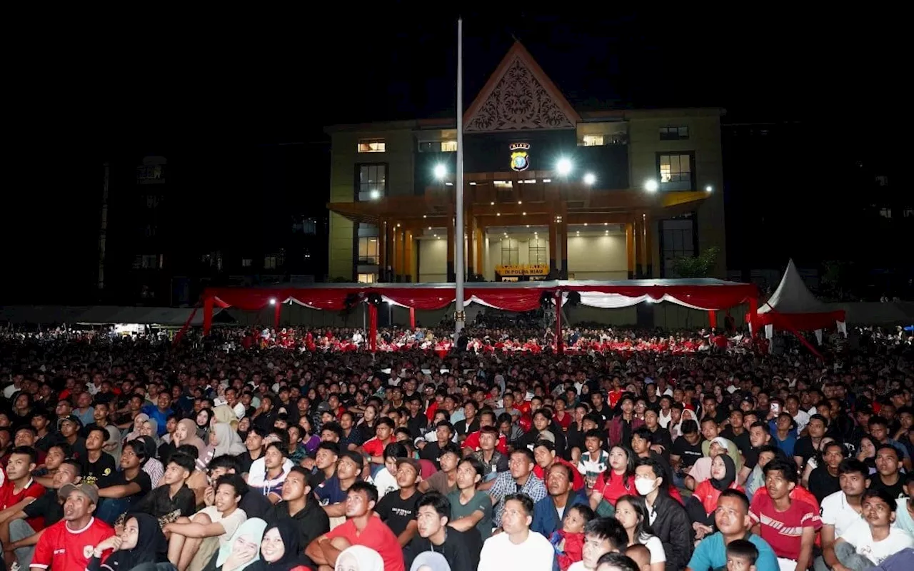 Momen Polda Riau Gelar Nobar Timnas Indonesia U-23 vs Uzbekistan, Lihat