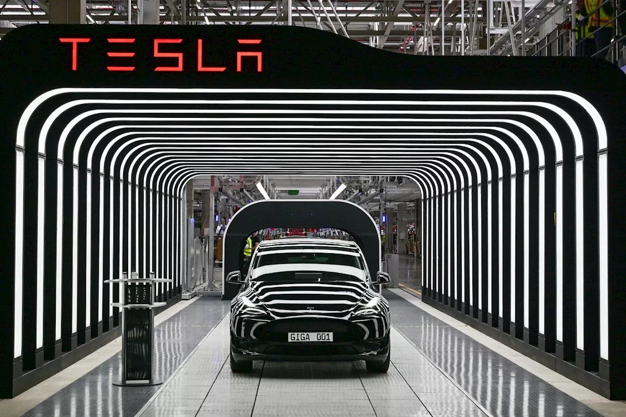 Tesla: Elon Musk licencie au moins 500 employés, selon un média américain