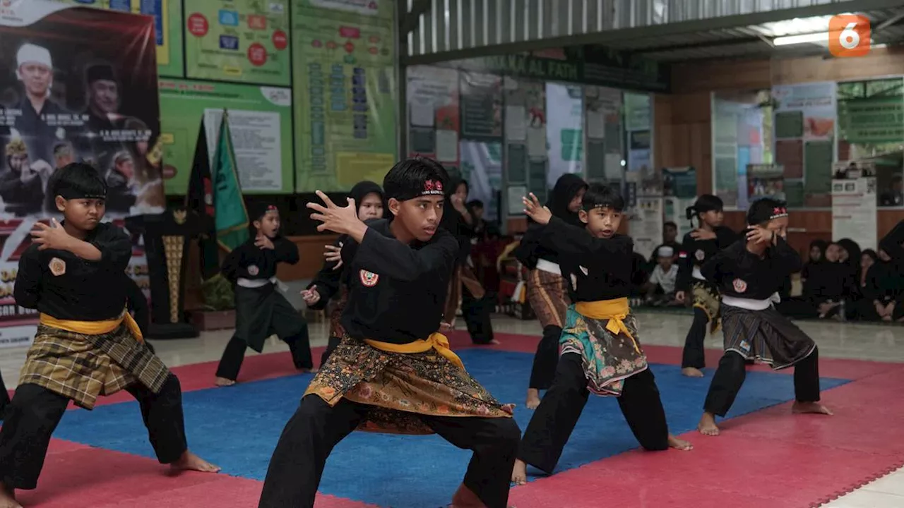 Atraksi Adu Lisung hingga Debus Meriahkan Festival Silat Syawal di Sukabumi