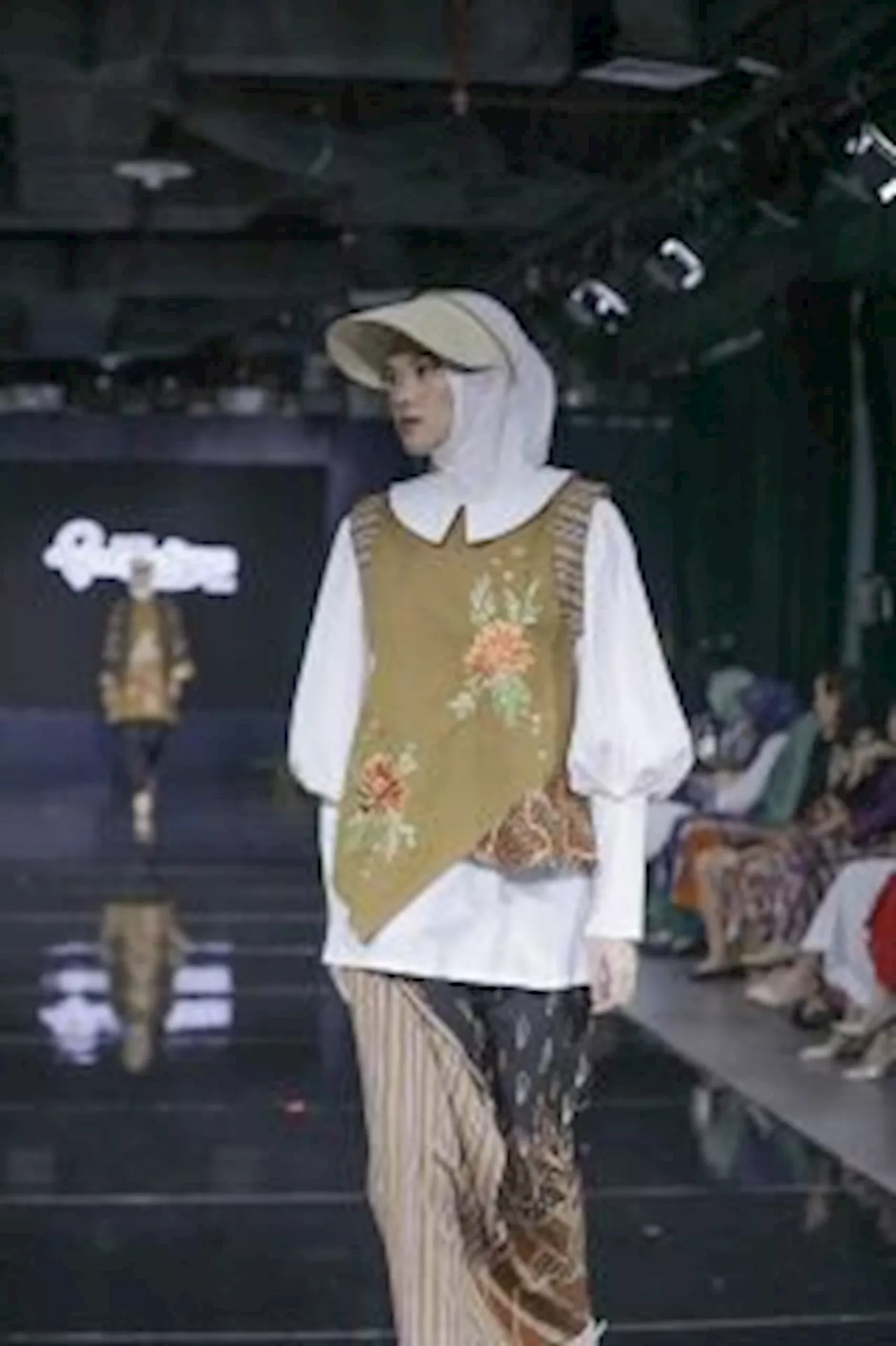 Kiat Padu Padan Batik, Inspirasi Kelana Wastra Fashion Fest 2024