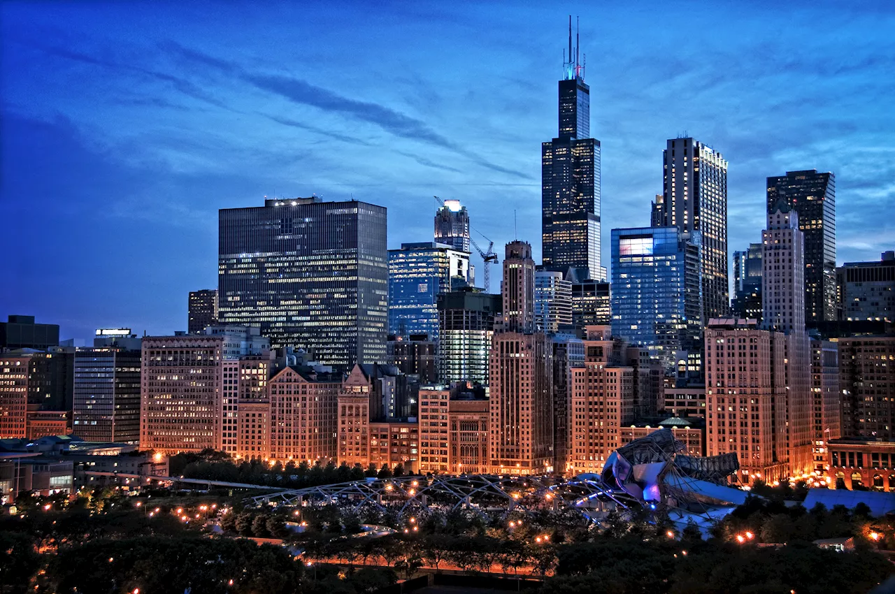 ‘Isolated corridors' of strong winds possible overnight in Chicago area