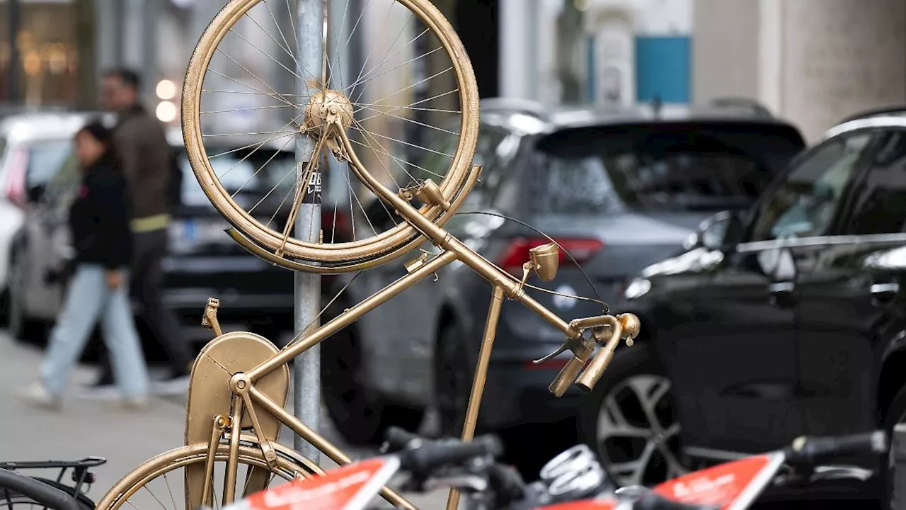 Hessen: Weiterhin Rätselraten um goldfarbene Fahrräder in Frankfurt