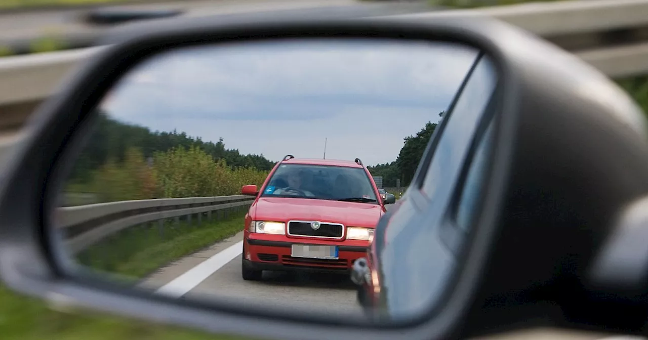 B1 bei Paderborn: Fahrlehrer berichtet von drängelndem Audifahrer