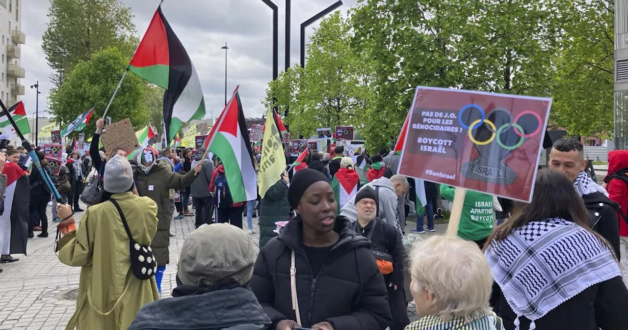 Pro-Palestinian protesters call on Olympic officials to limit Israel's participation in Paris Games