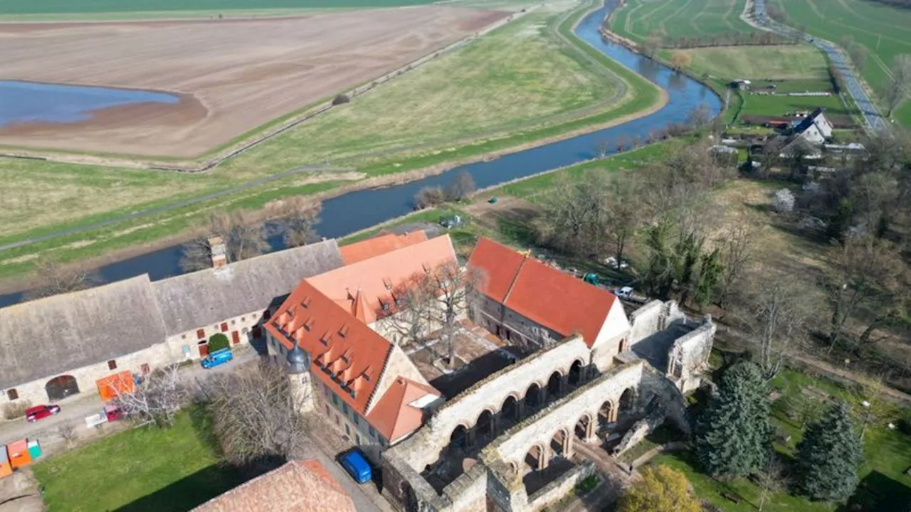 Archäologie: Befestigte Siedlung mit steinerner Kirche entdeckt