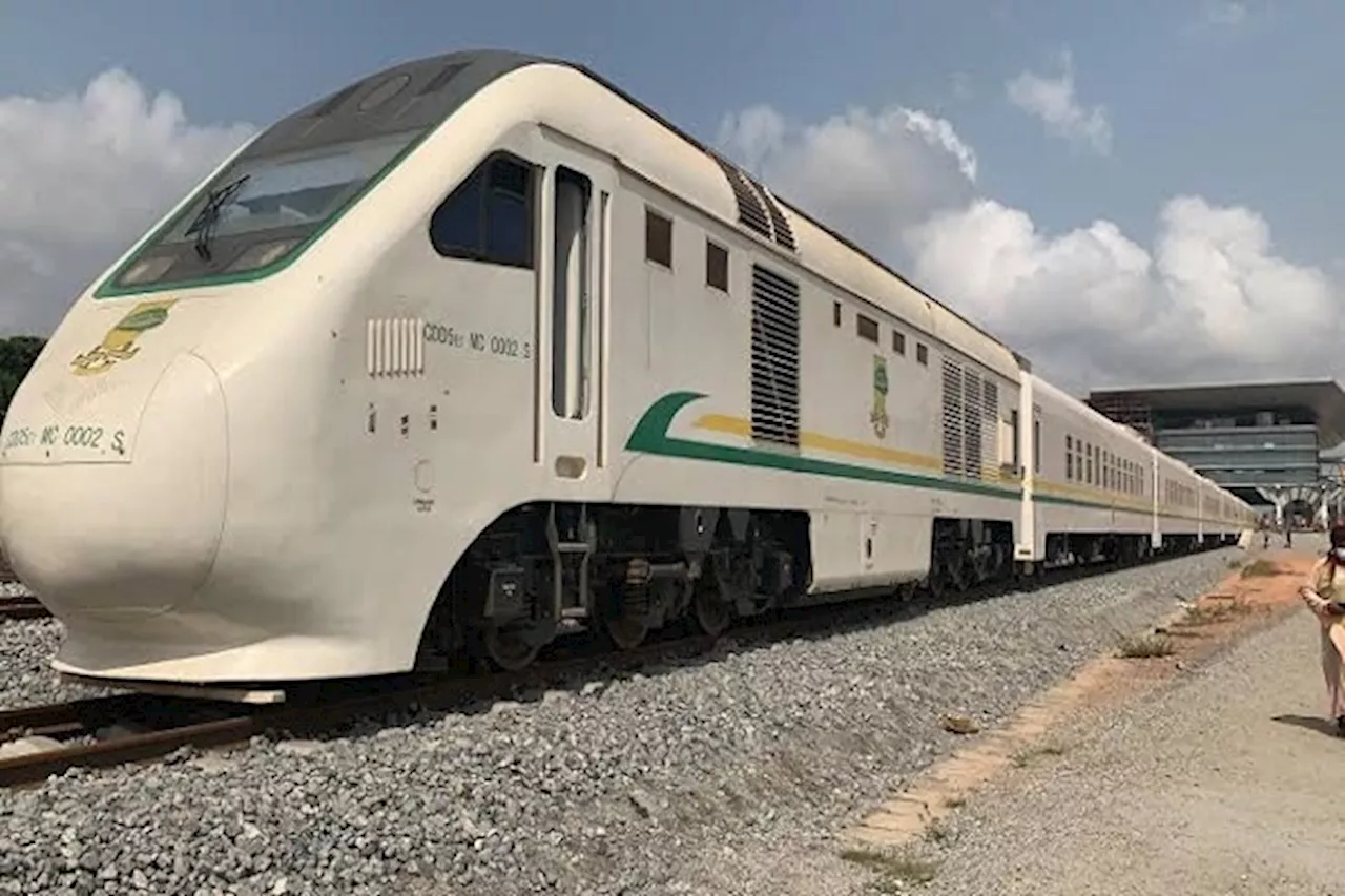 FG opens Port Harcourt-Aba railway to passengers