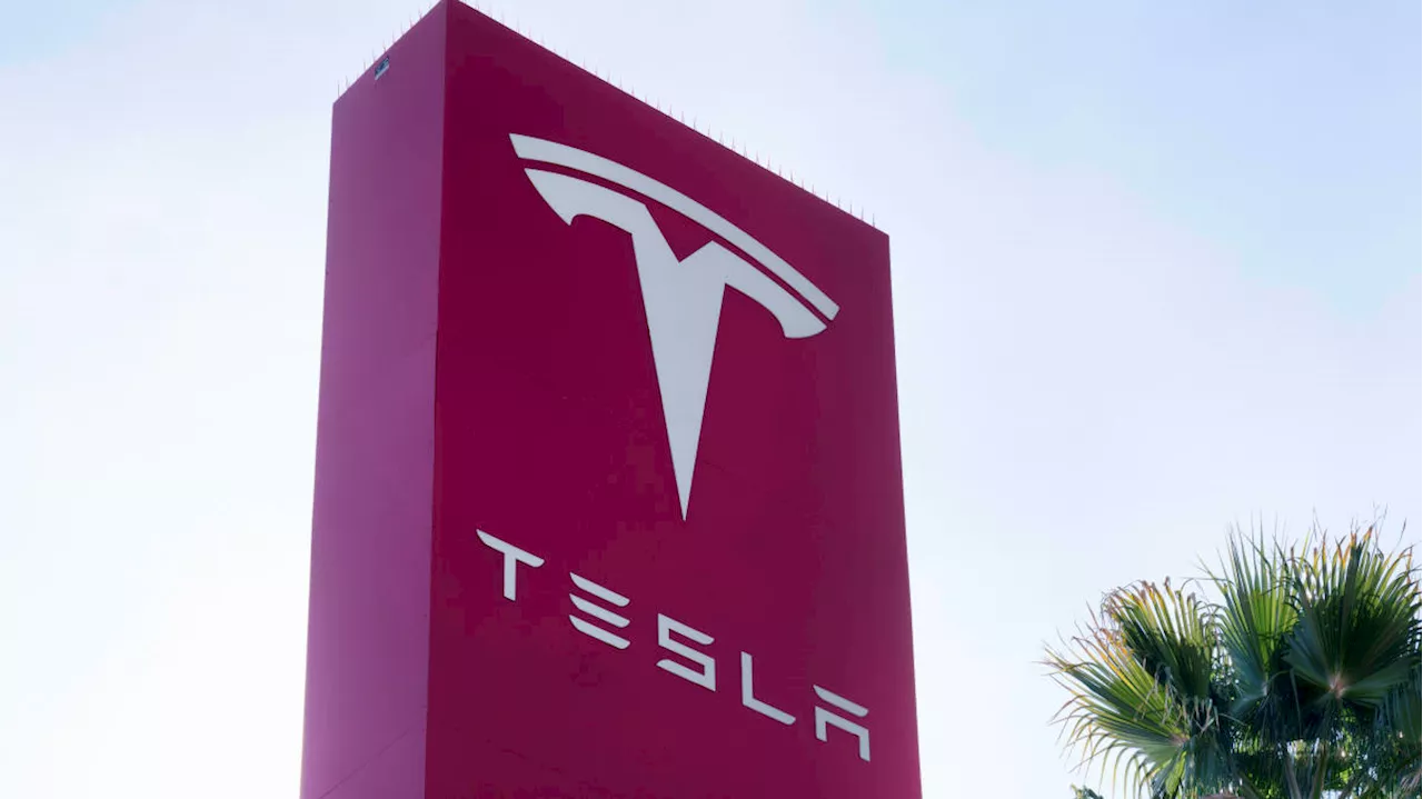 Tesla announces another round of layoffs, including 2 execs.