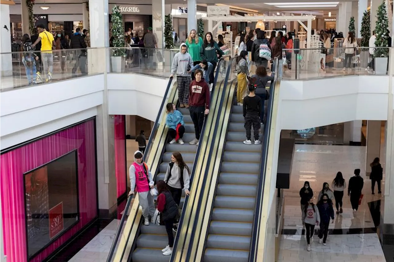 US consumer confidence deteriorates in April