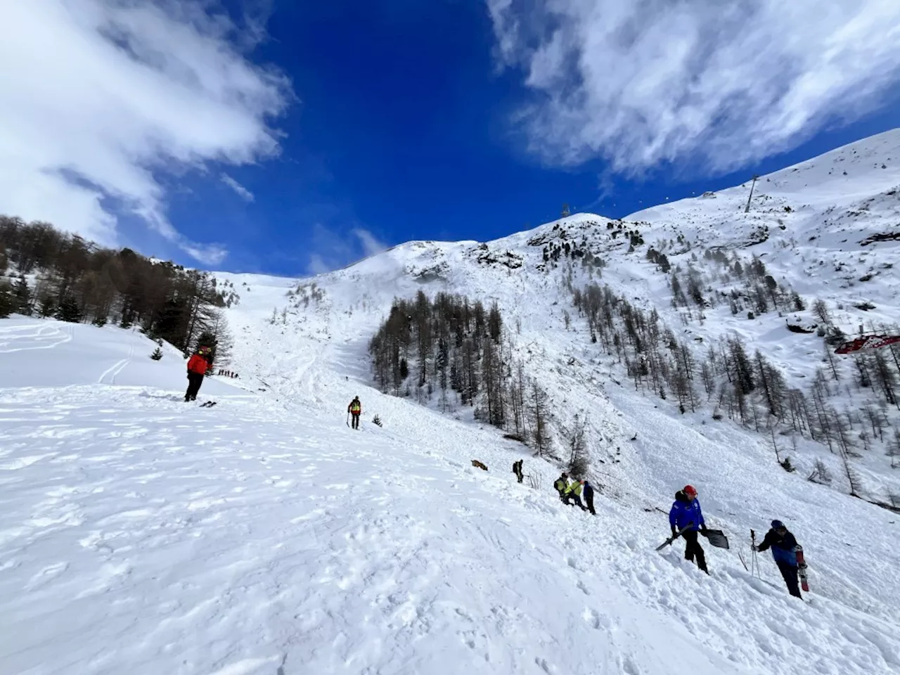 Naperville Central student dies in avalanche during spring break ski trip in Switzerland