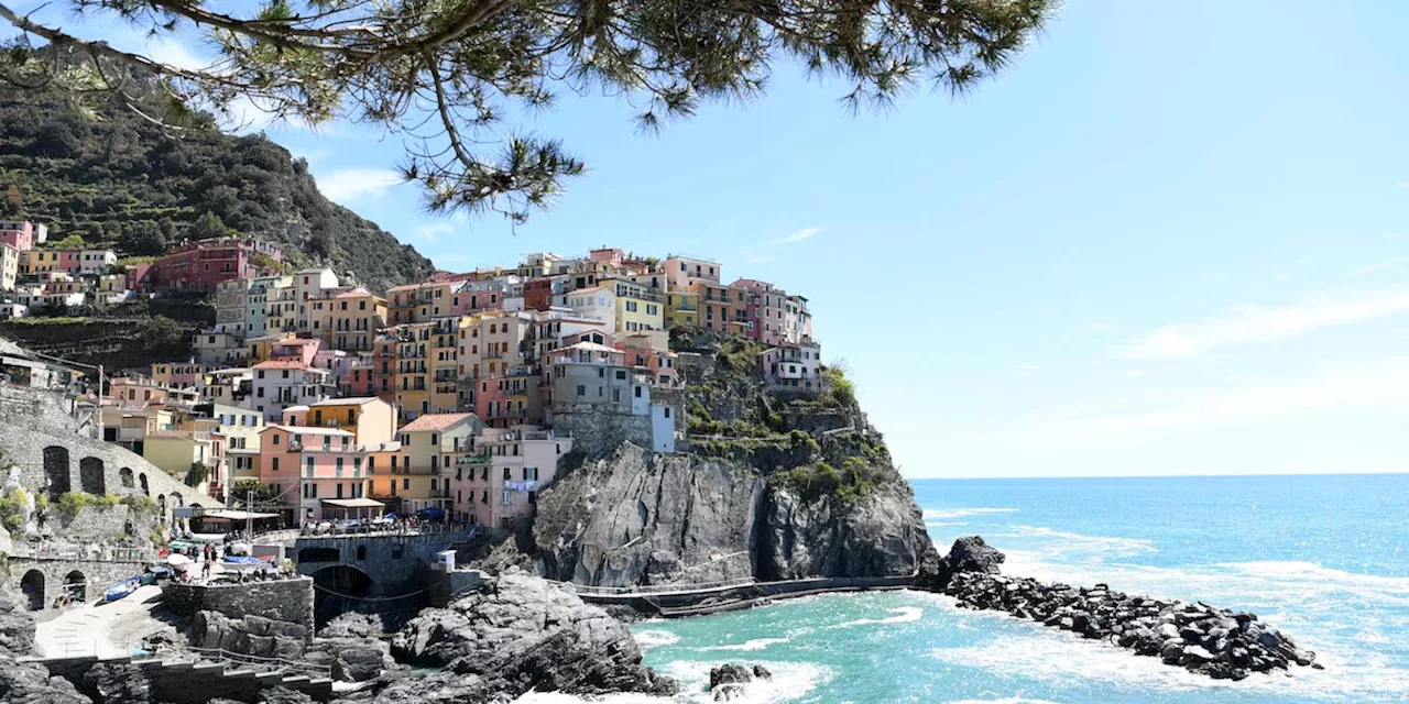 Le proteste contro i rincari dei biglietti del treno delle Cinque Terre