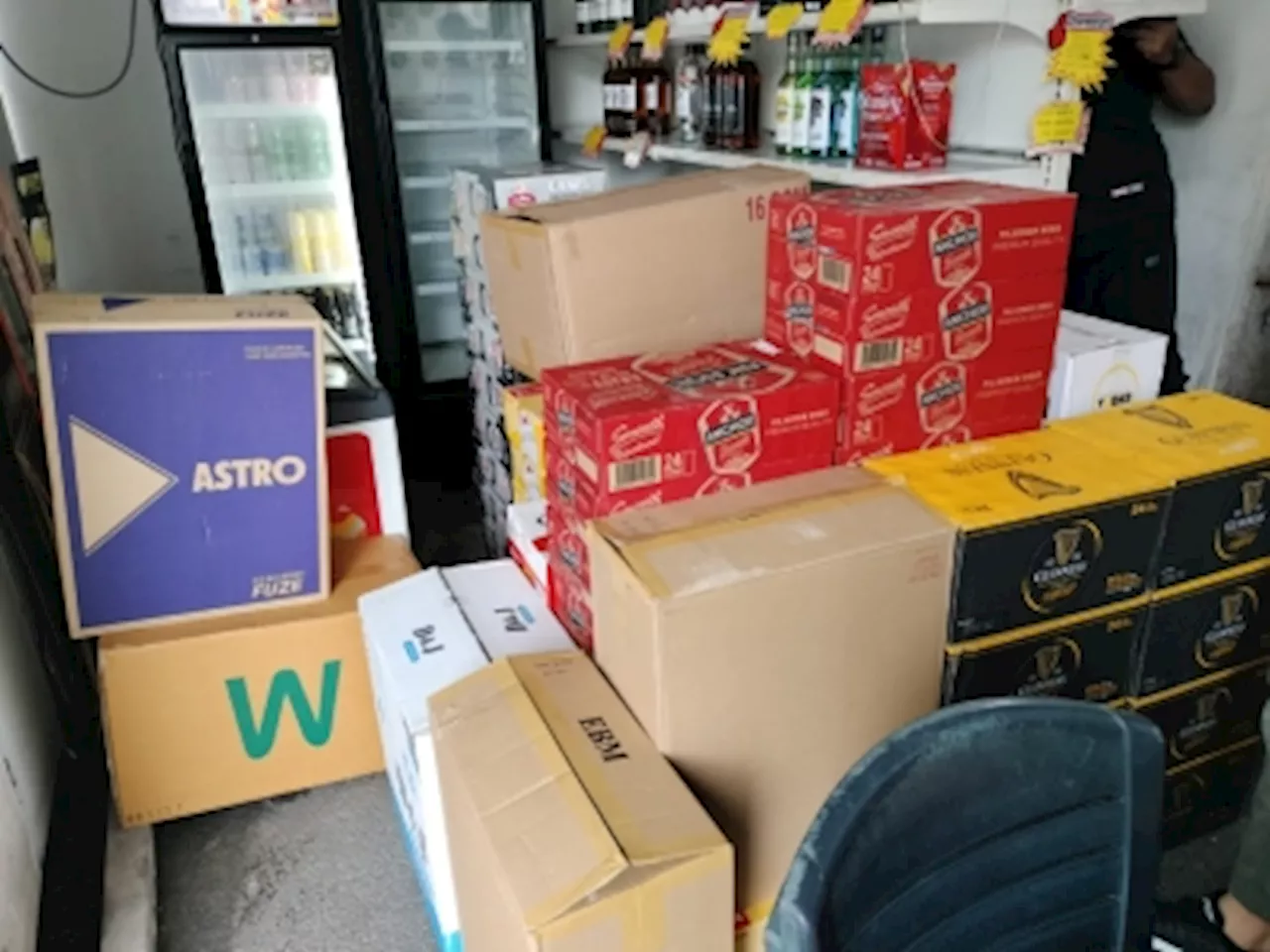 Police seize contraband ciggies, booze worth over RM300,000 from Miri technology park