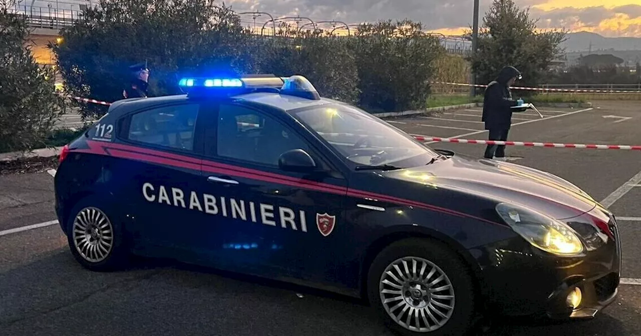 Litiga con la moglie e cerca di strangolarla nella vasca