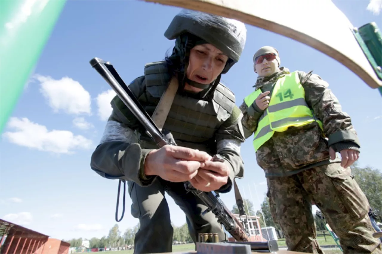 «Девушки по вызову» в окопах ВСУ.