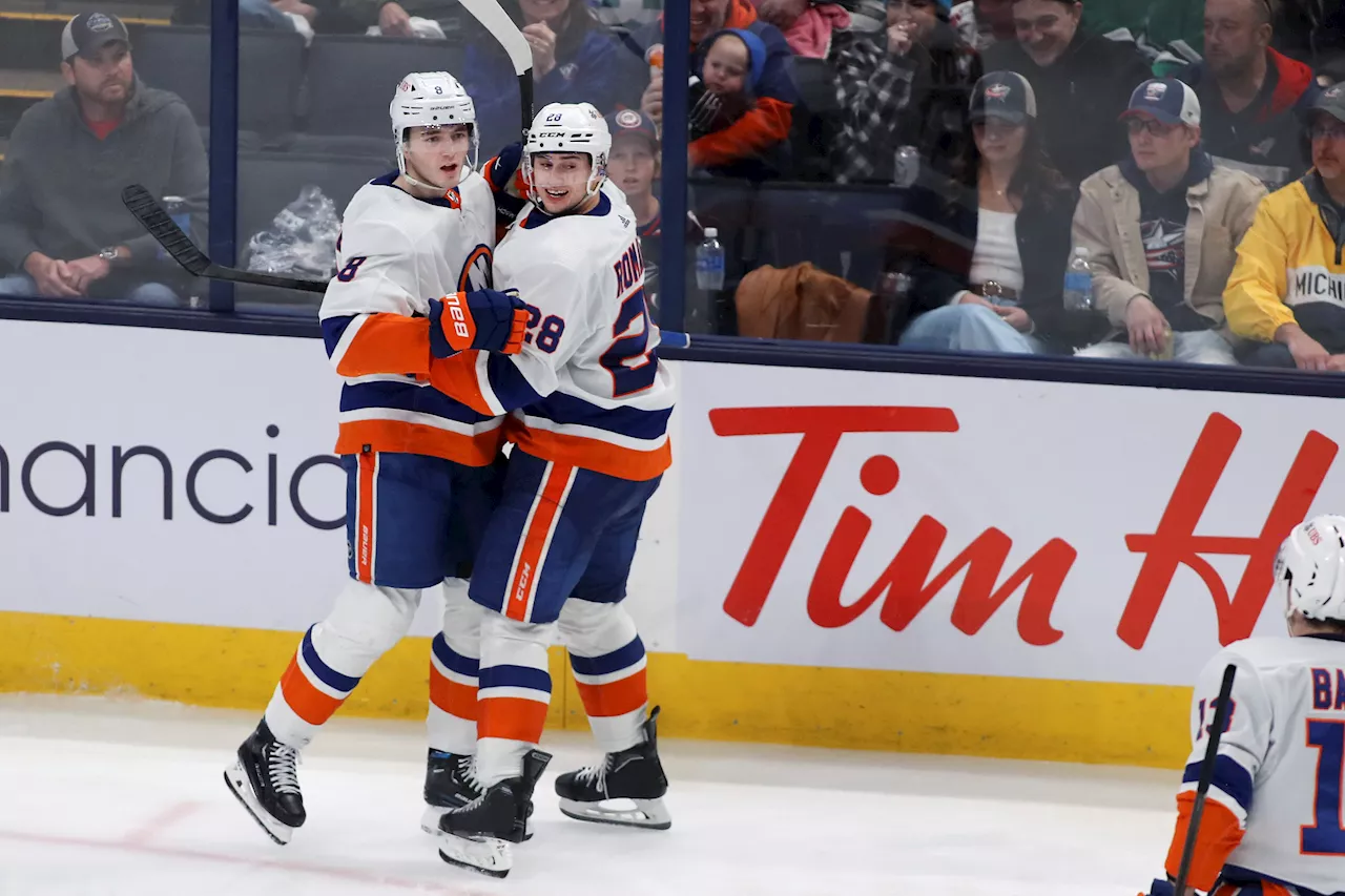 Dobson scores go-ahead goal, Islanders beat Blue Jackets 4-2 to keep playoff hopes alive