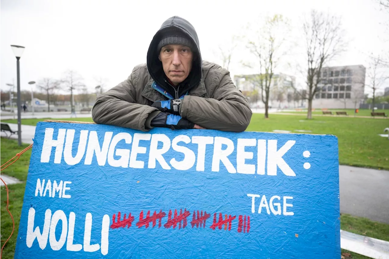 Klimaaktivisten im Hungerstreik vor dem Kanzleramt