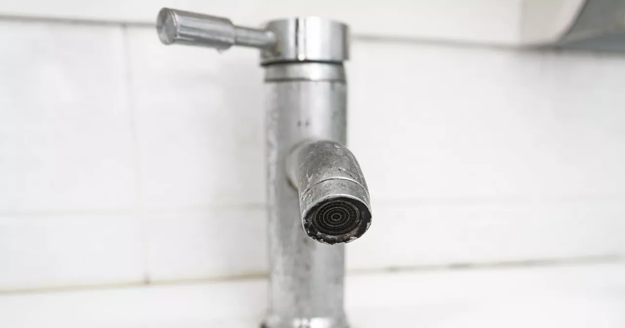 Plumber shares easy £1.30p hack to getting rid of tough bath tap limescale