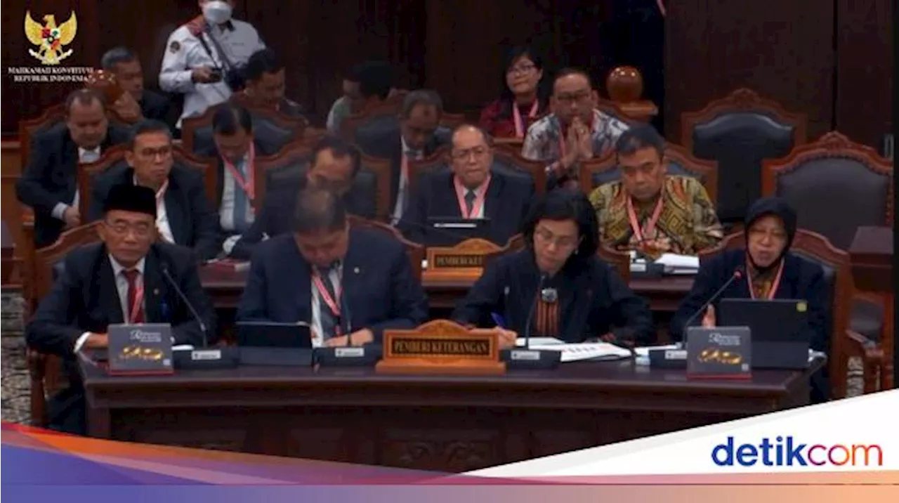 Hakim MK Tanya ke Sri Mulyani cs, Sumber Dana Jokowi Bagi Bansos dari Mana?