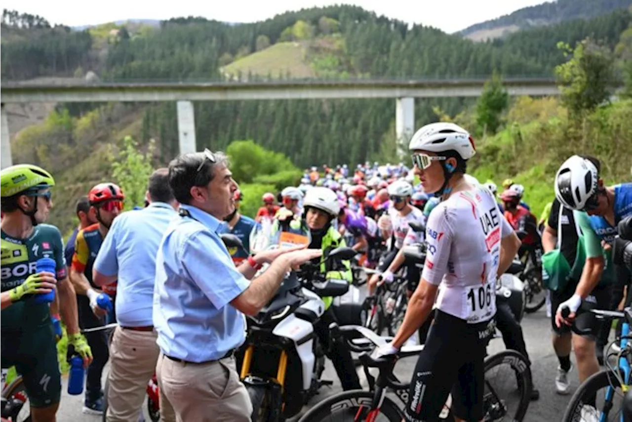 La course continue malgré les chutes lors du Tour du Pays basque