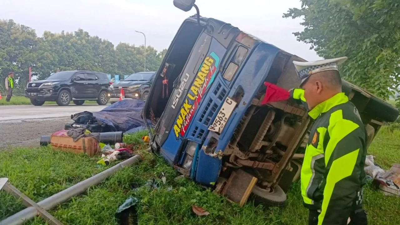 Freed Tabrak Elf di Tol Cipali, Enam Orang Terluka