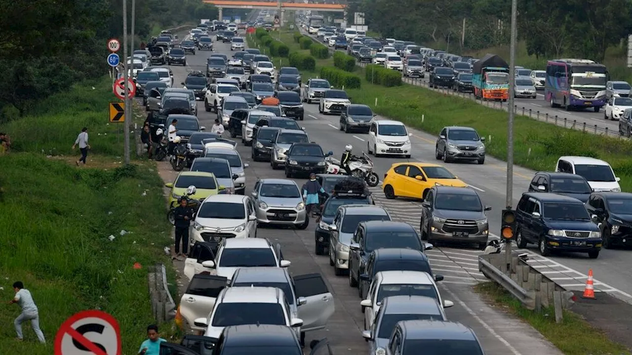 Kepadatan Lalu Lintas di Rest Area Tol Cikopo-Palimanan