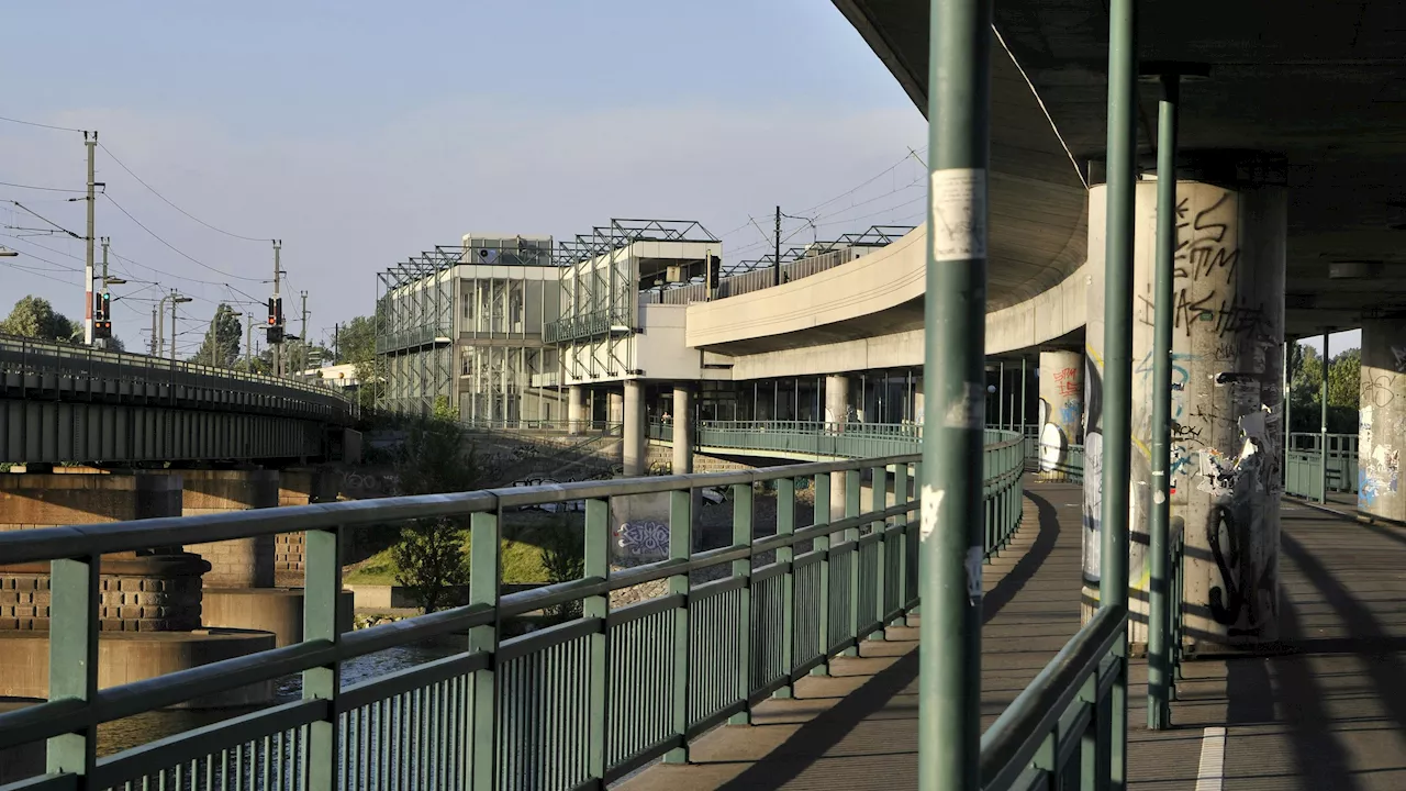 Abriss der S-Bahn-Station Strandbäder hat begonnen