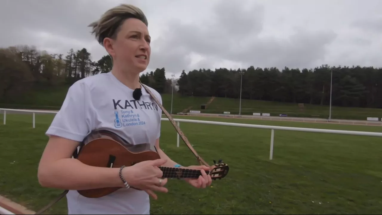 Kathryn Walls running London marathon in memory of sister Eithne Walls while playing ukulele