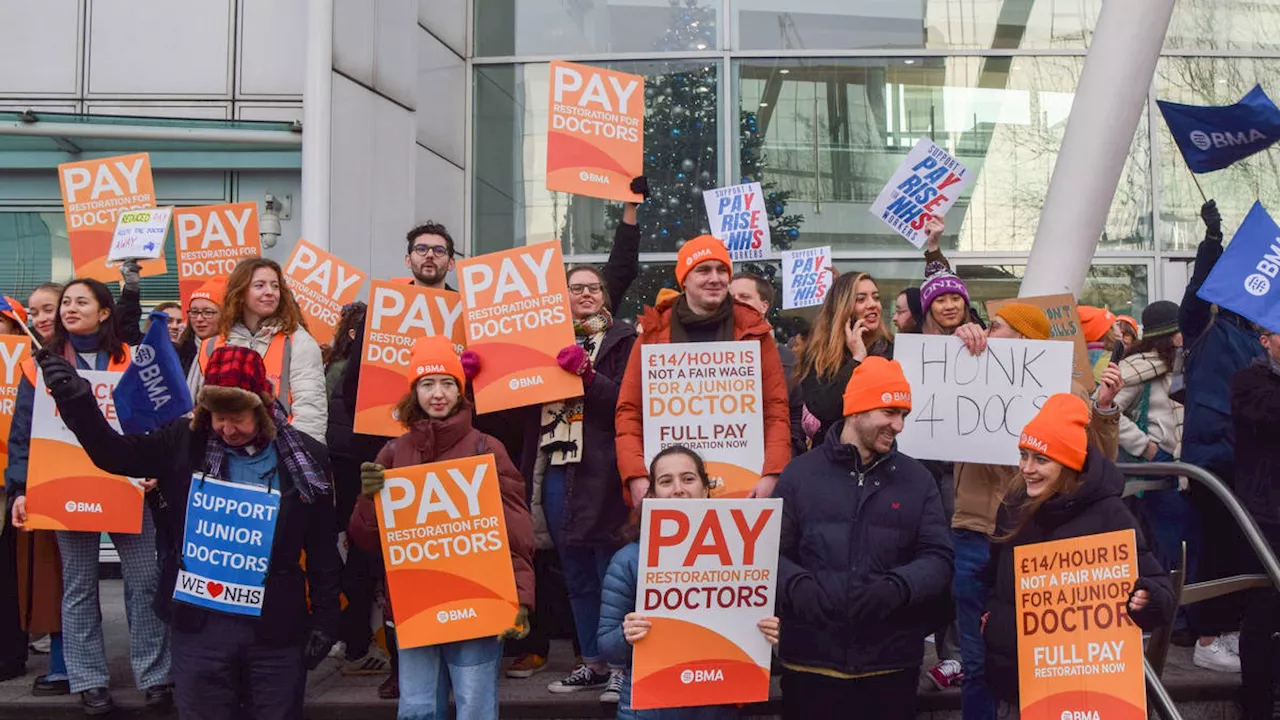 Consultants in England Accept Government Pay Deal