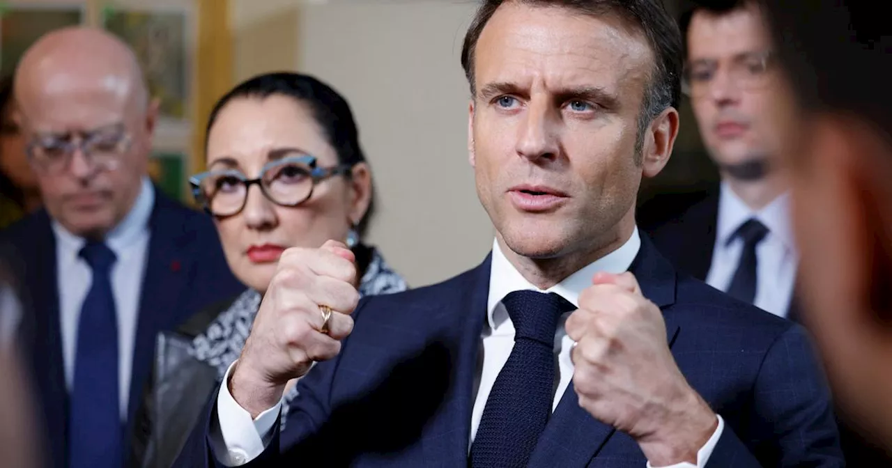 Emmanuel Macron appelle à «protéger l'école» d'une «forme de violence désinhibée»