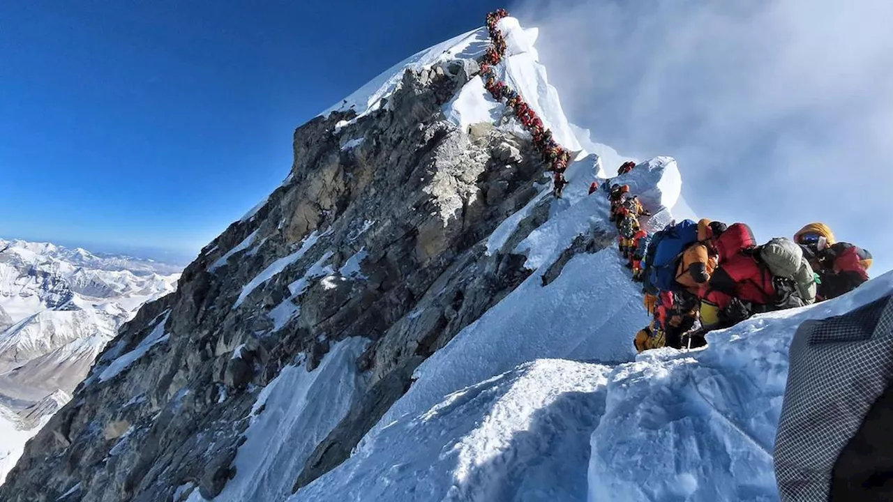 China Kembali Buka Akses Pendakian Gunung Everest Jalur Tibet