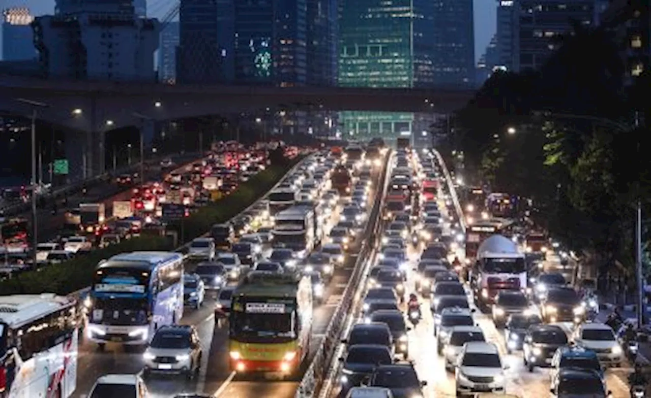 Langgar Aturan Pembatasan, Polisi Tilang Ratusan Truk