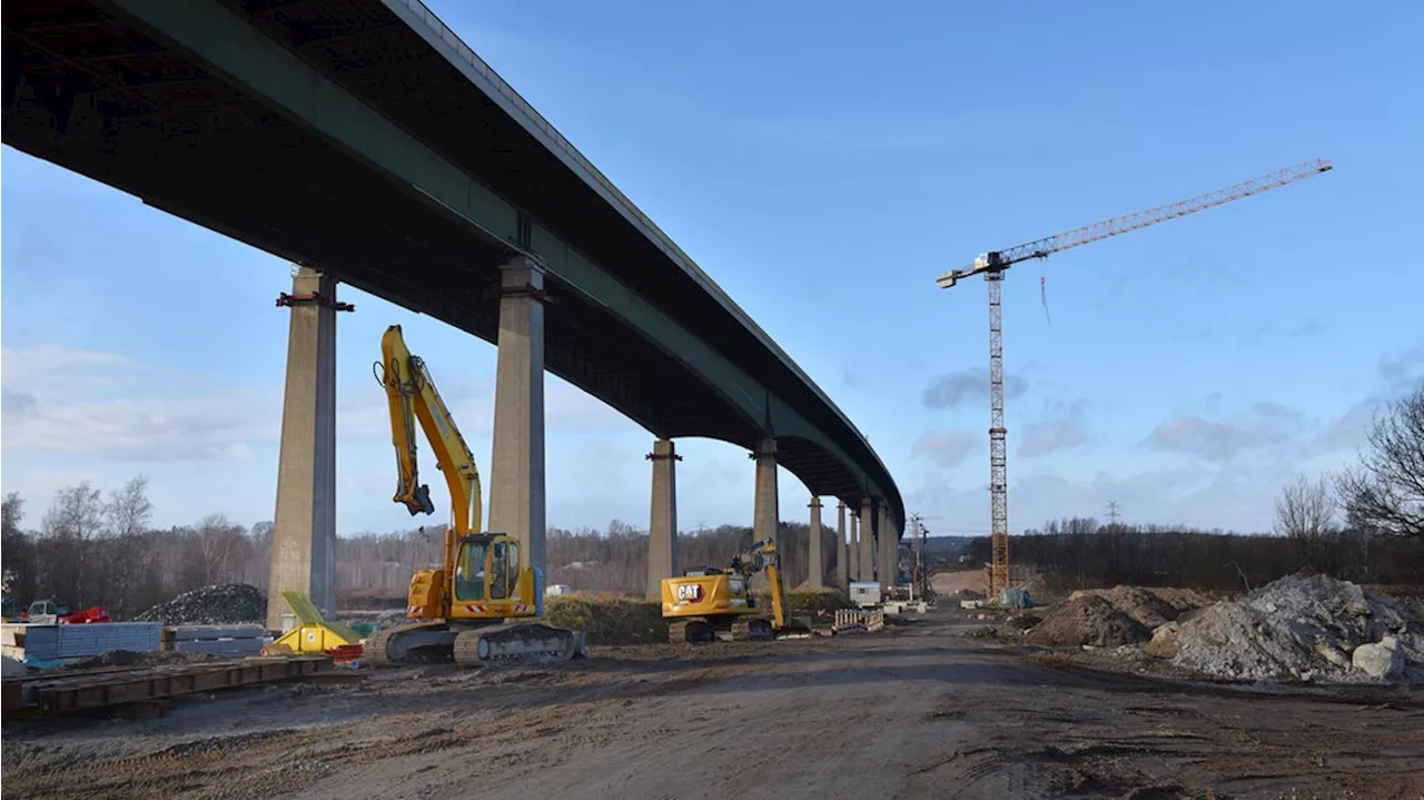 Neue Rader Hochbrücke: Auf der Großbaustelle geht es voran