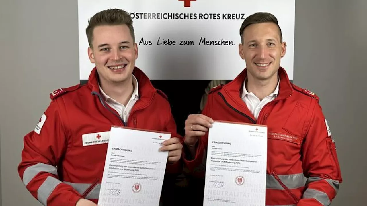 Rotes Kreuz Laa feiert seine zwei NKI-Prüflinge