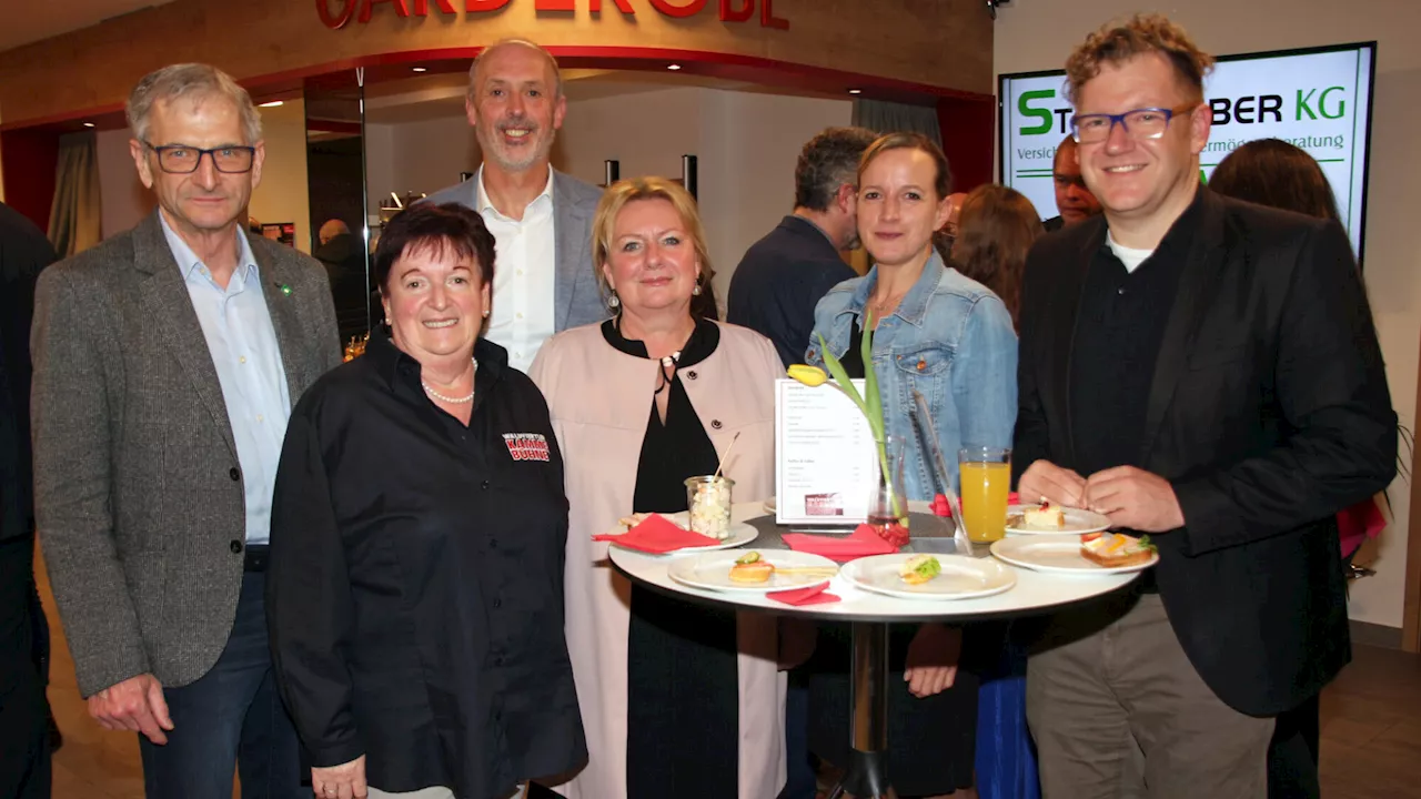 Viel Prominenz bei Premiere von „Die Wunderübung“