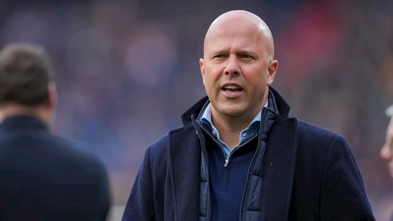 Feyenoord-coach Slot heeft geen medelijden met Ajax: 'Kan elke club gebeuren'