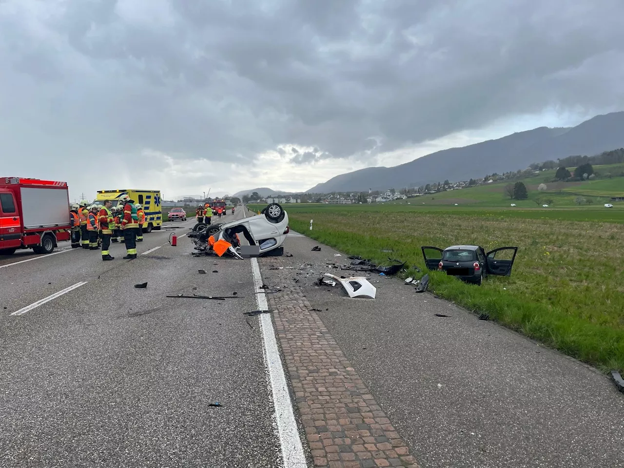 Selzach SO: Frontalkollision zwischen zwei Autos – beide Lenker schwer verletzt