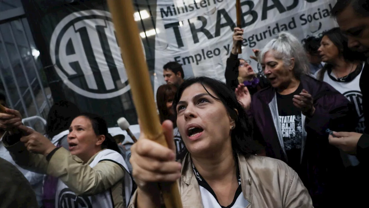 Argentine: la fonction publique en grève pour protester contre les licenciements massifs du gouvernement Milei