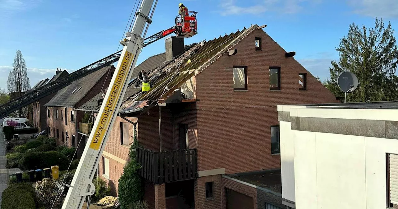 Sturm in Korschenbroich: Feuerwehr und Handwerker beseitigen Schäden